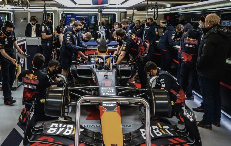 Formula One pit crew working on a race car, illustrating executive AI fluency